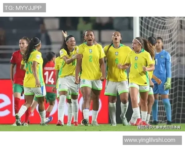 外国女性挑战足球明星技艺展现独特魅力与风采 外国女性挑战足球明星技艺展现独特魅力与风采